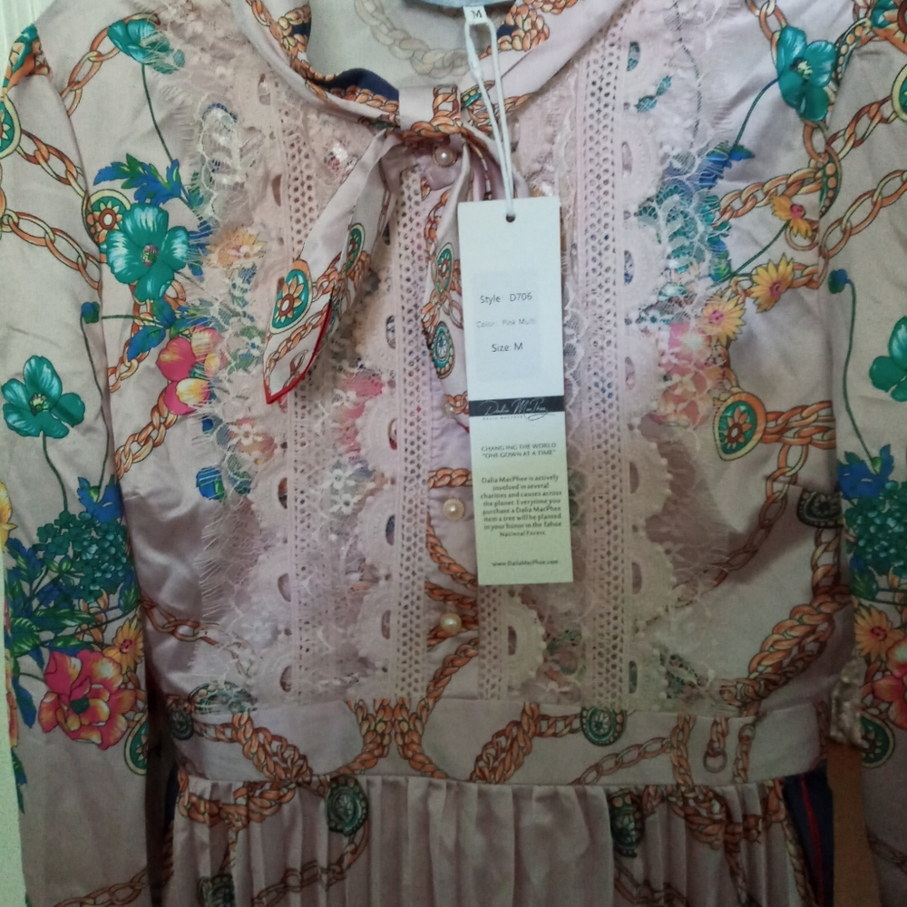 Dress - Picture 4 of 4